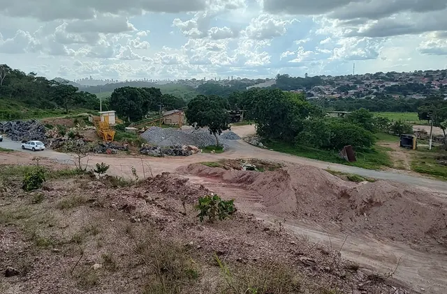 Frente de lavra de rochas e blocos de extração